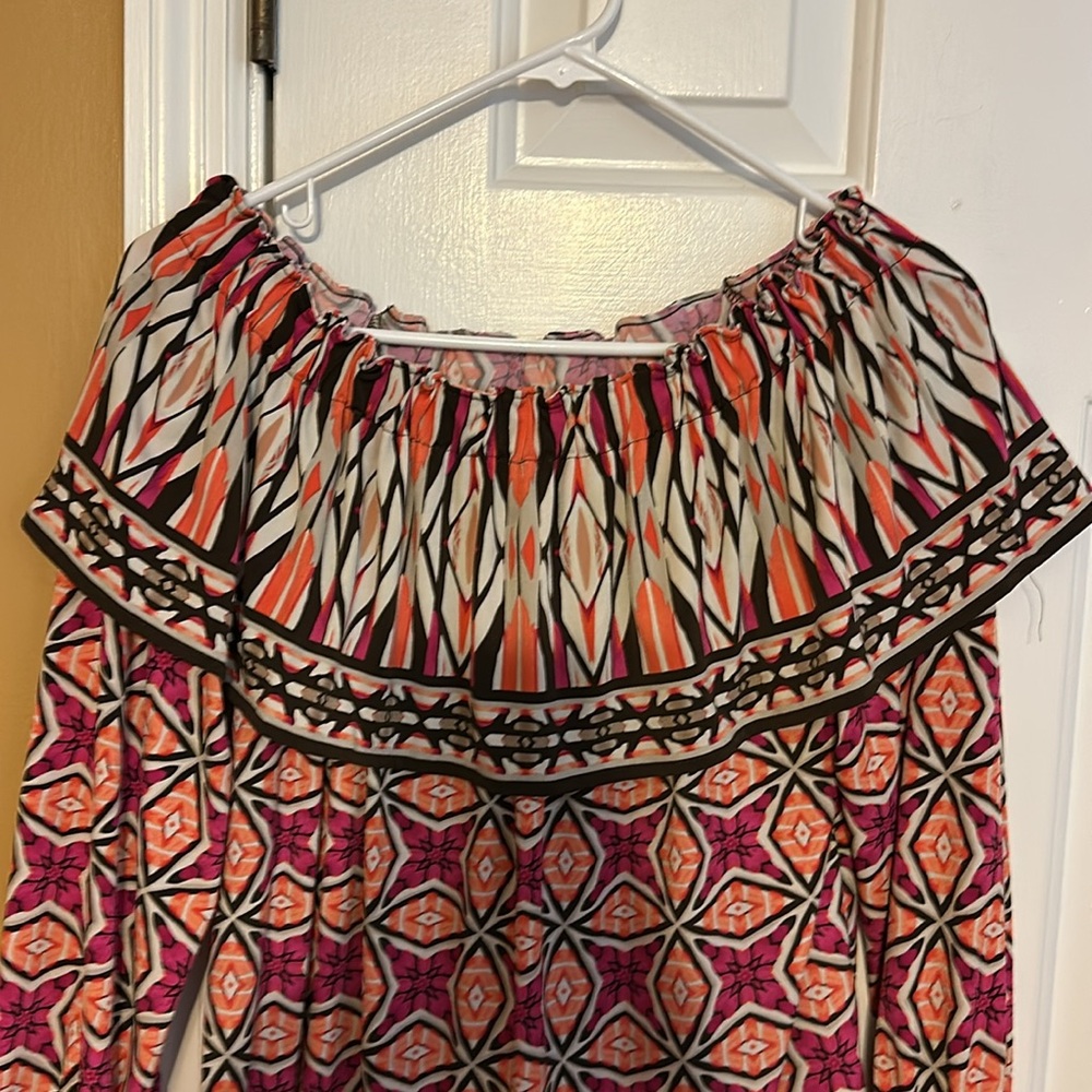 Geometric Patterned Women's Top - Picture 2 of 4